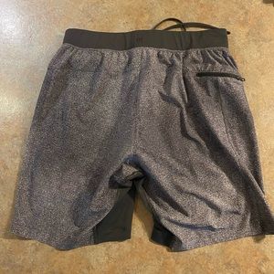 Lululemon T.H.E shorts 9” large with liner